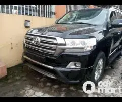 Foreign Used Toyota Land cruiser 2017 V8 Black