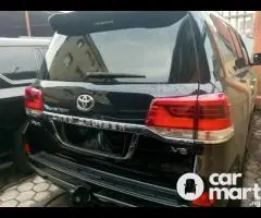 Foreign Used Toyota Land cruiser 2017 V8 Black