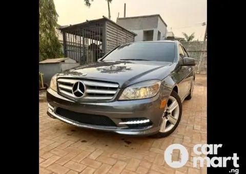 2010 Mercedes Benz C300 - 2/5