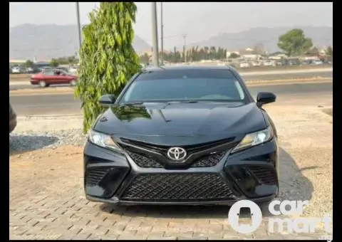 Super clean 2018 Toyota Camry LE - 1/5