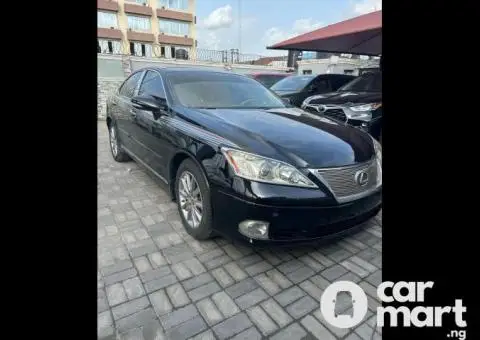 2010 Lexus ES350 with panoramic roof - 1/5