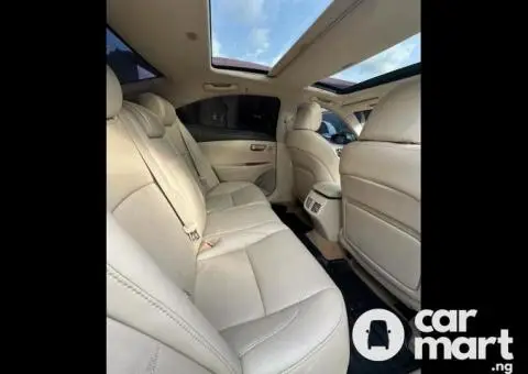 2010 Lexus ES350 with panoramic roof - 4/5