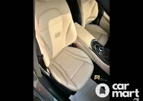 2019 Mercedes Benz C-300 - 3/5