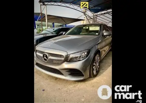 2019 Mercedes Benz C-300 - 4/5