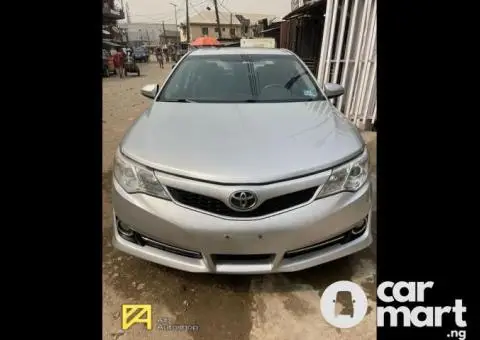 2014 TOYOTA CAMRY SE - 1/5